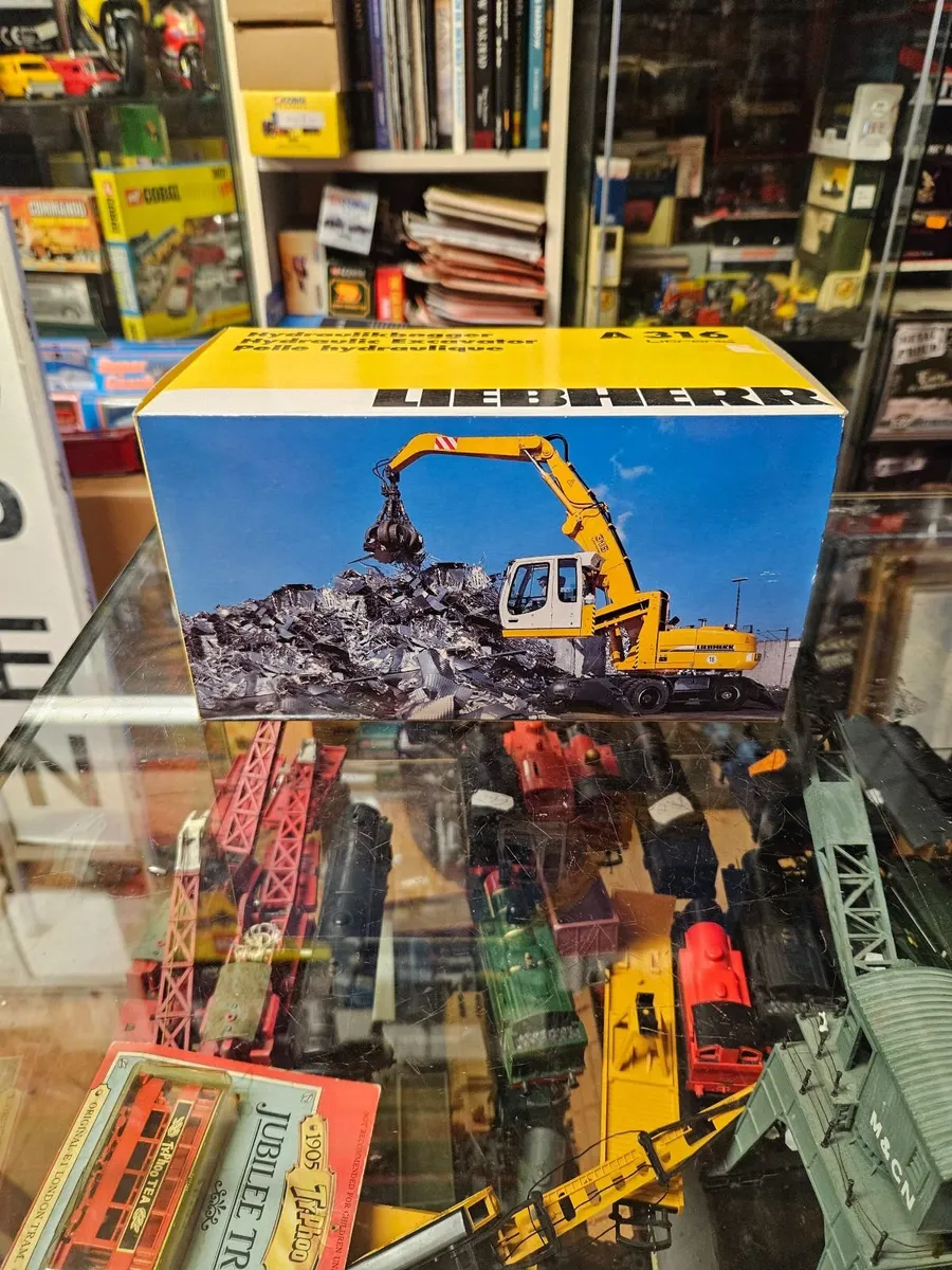Corgi NZG Liebherr Materials Handler 1.50 - Image 1
