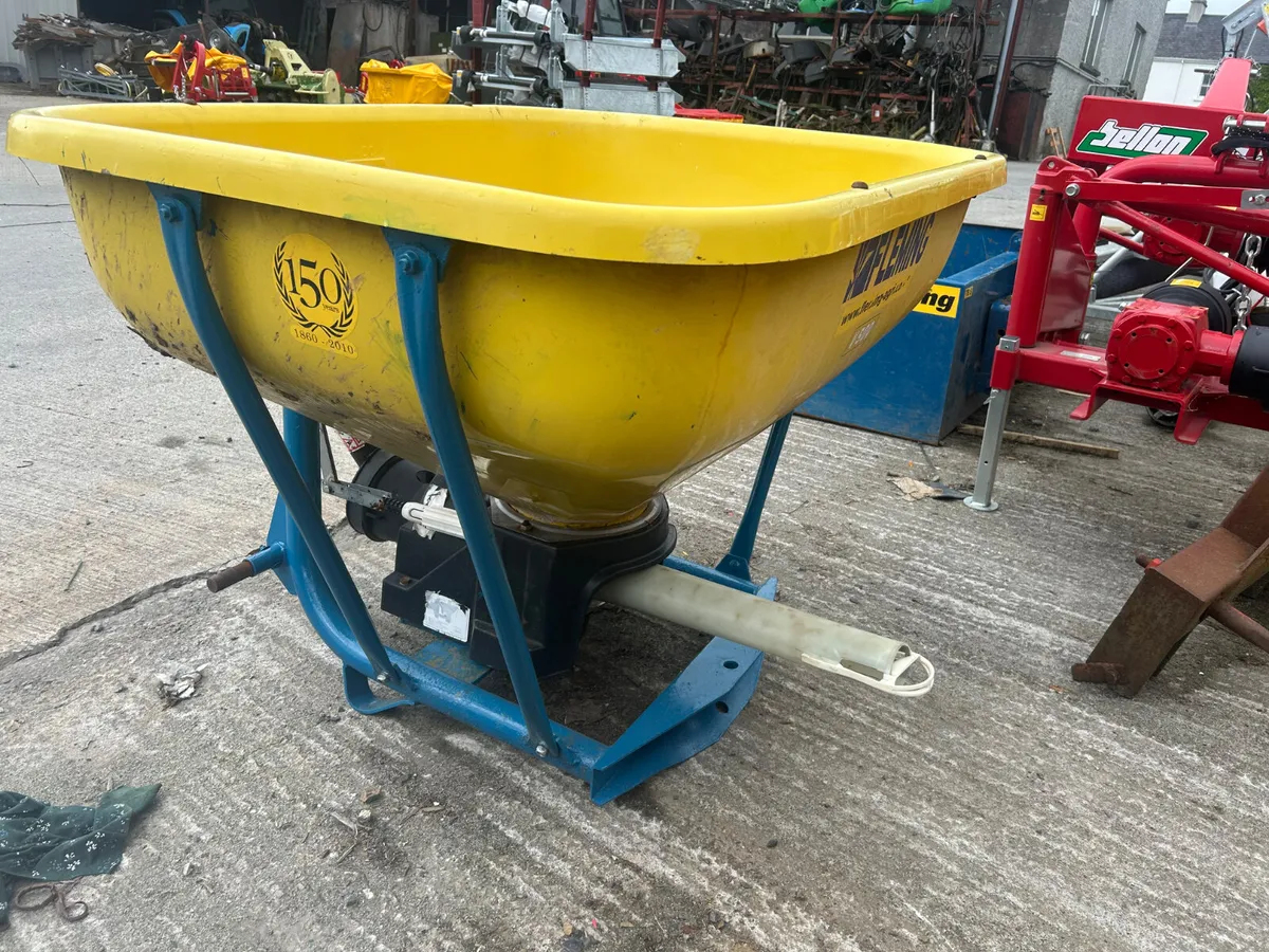 Fleming V500 Fertiliser Spreader - Image 4