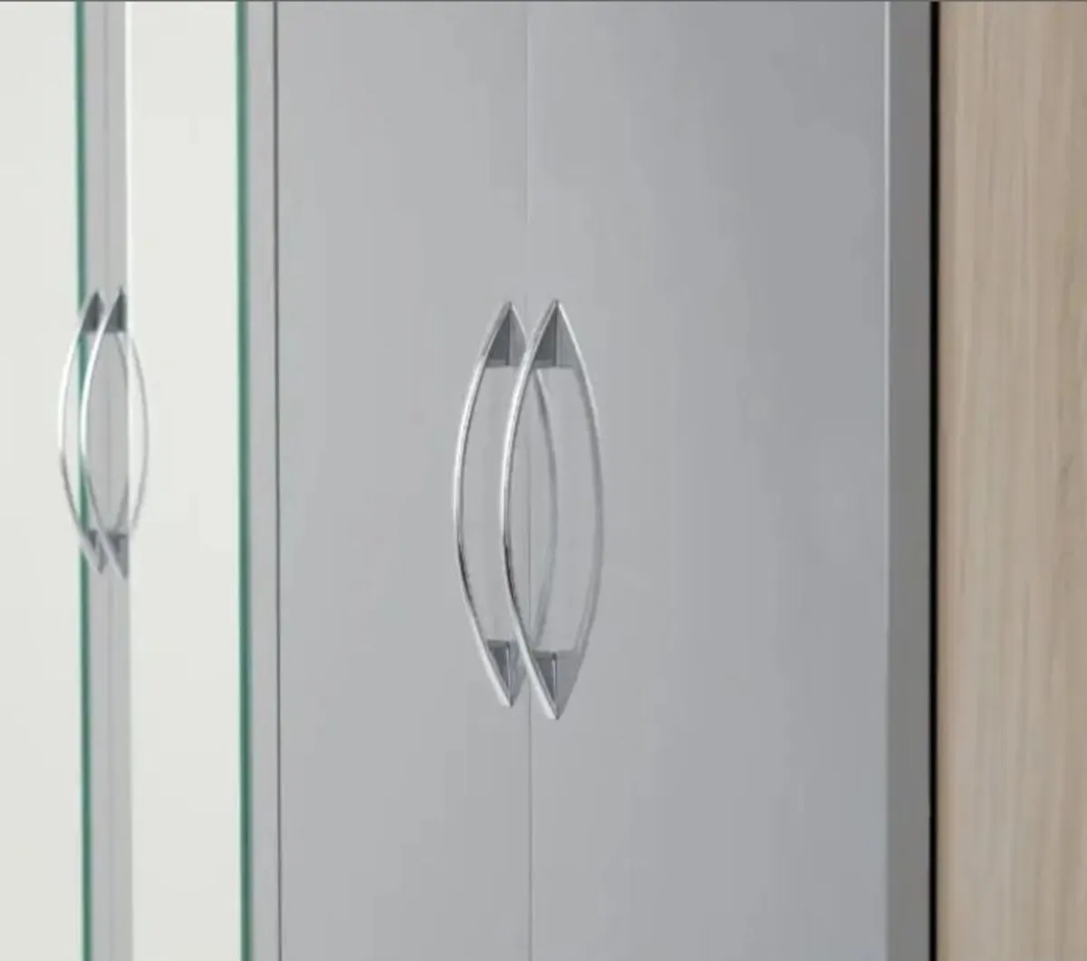Nevada 6 Door 2 Drawer Mirrored Wardrobe - Image 2