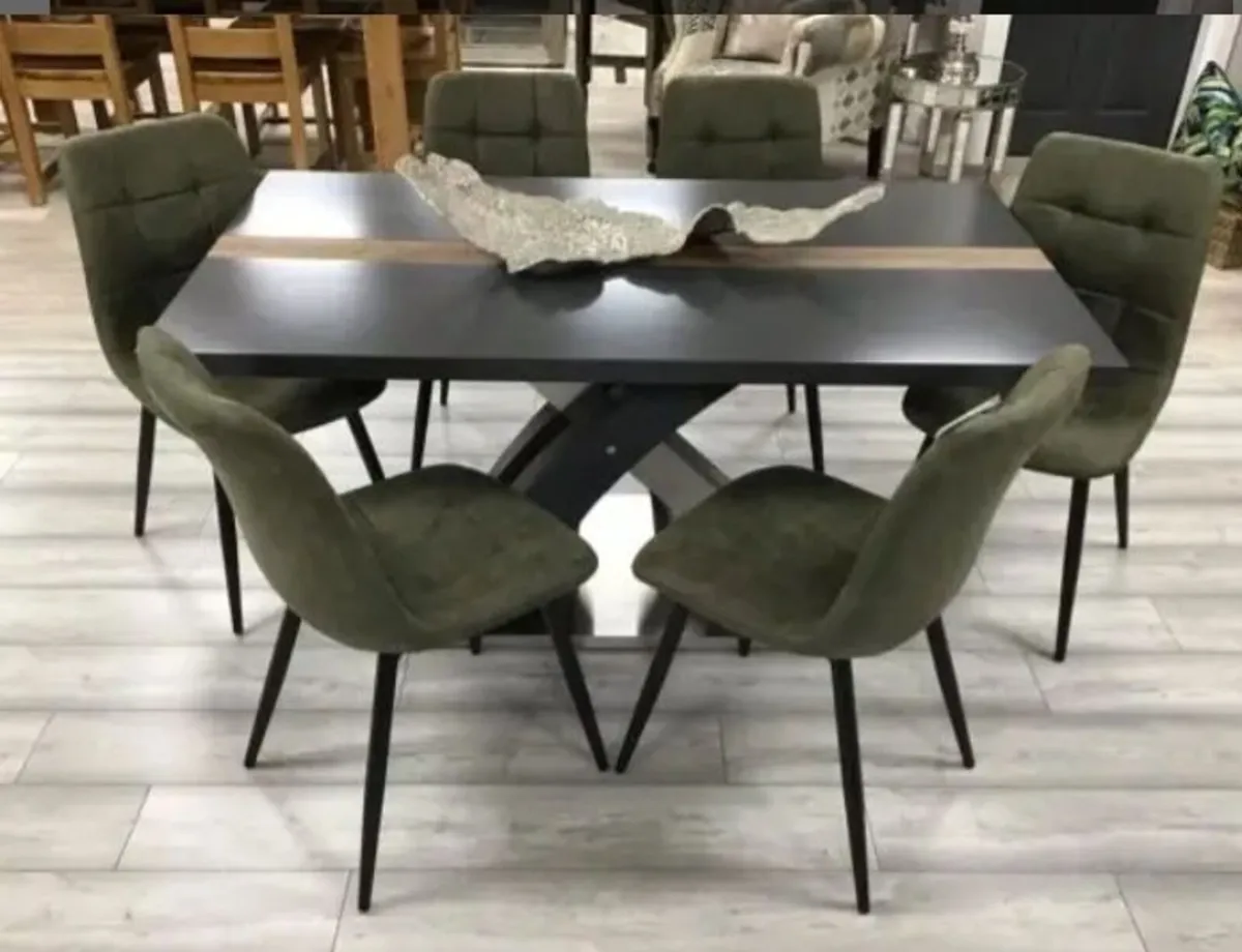 Detroit Dining Set - Image 1