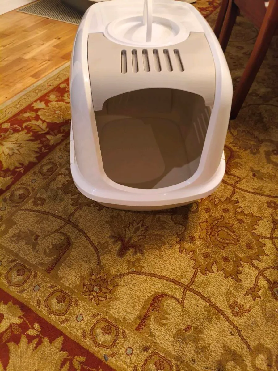 New cat litter box need gone asap 15 Euro - Image 2