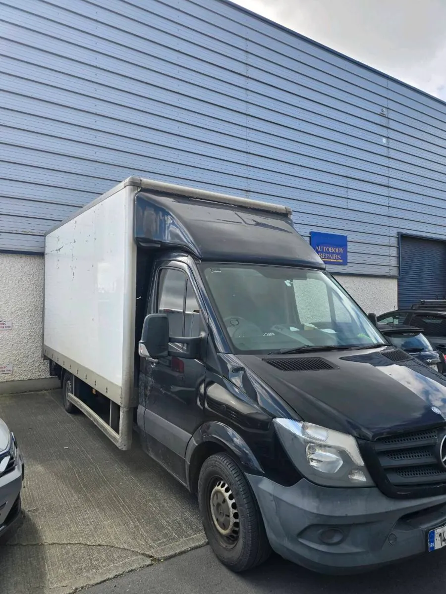 Mercedes Sprinter Luton Box with Strong Tail Lift - Image 2