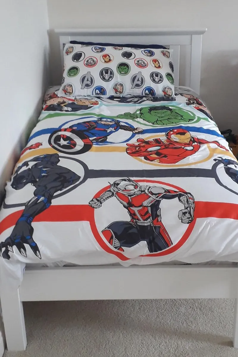 2 x Avengers single duvet covers
