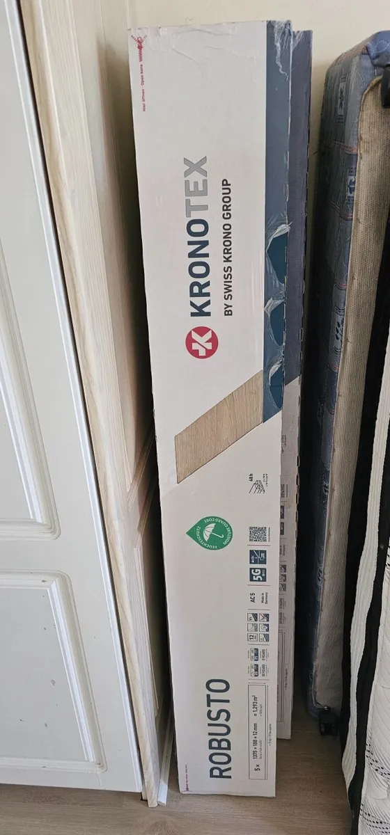 laminated floor - Image 3