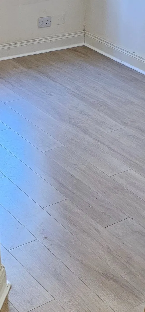 laminated floor - Image 1