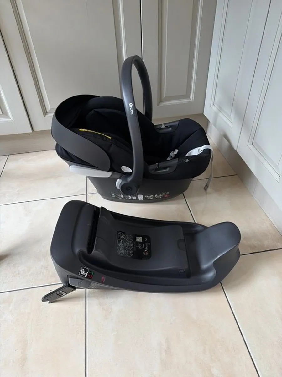 baby car seat - Image 1