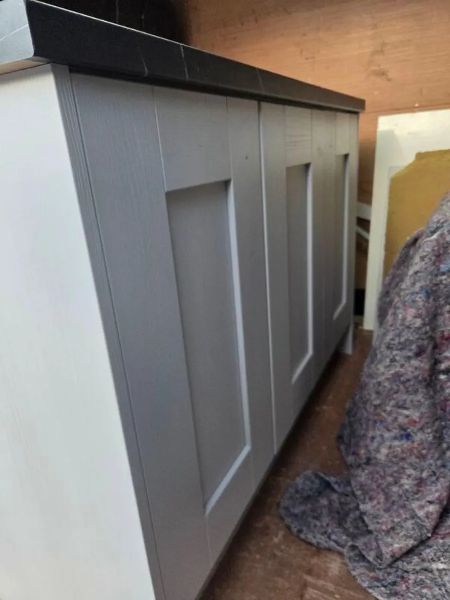 kitchen island - Image 4