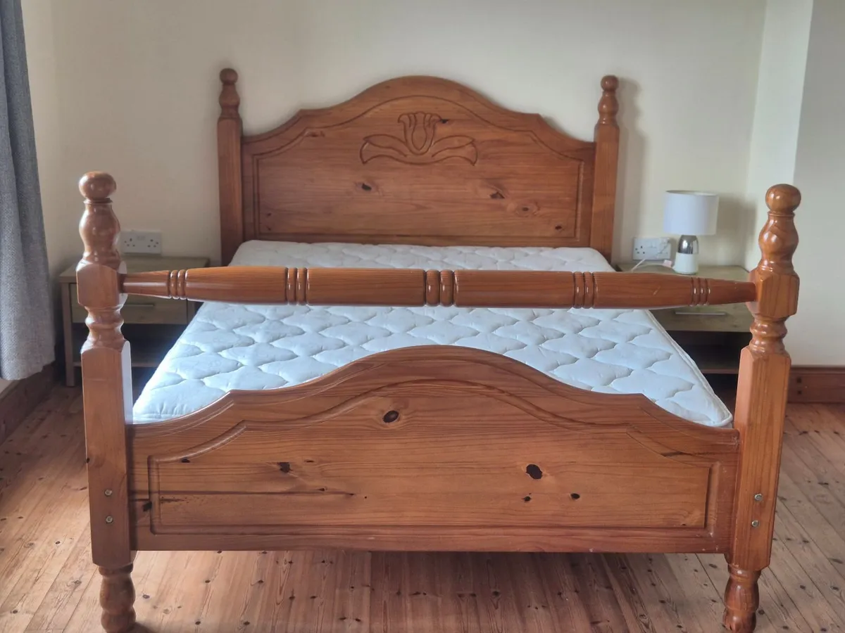 Sofa and bed - Image 3