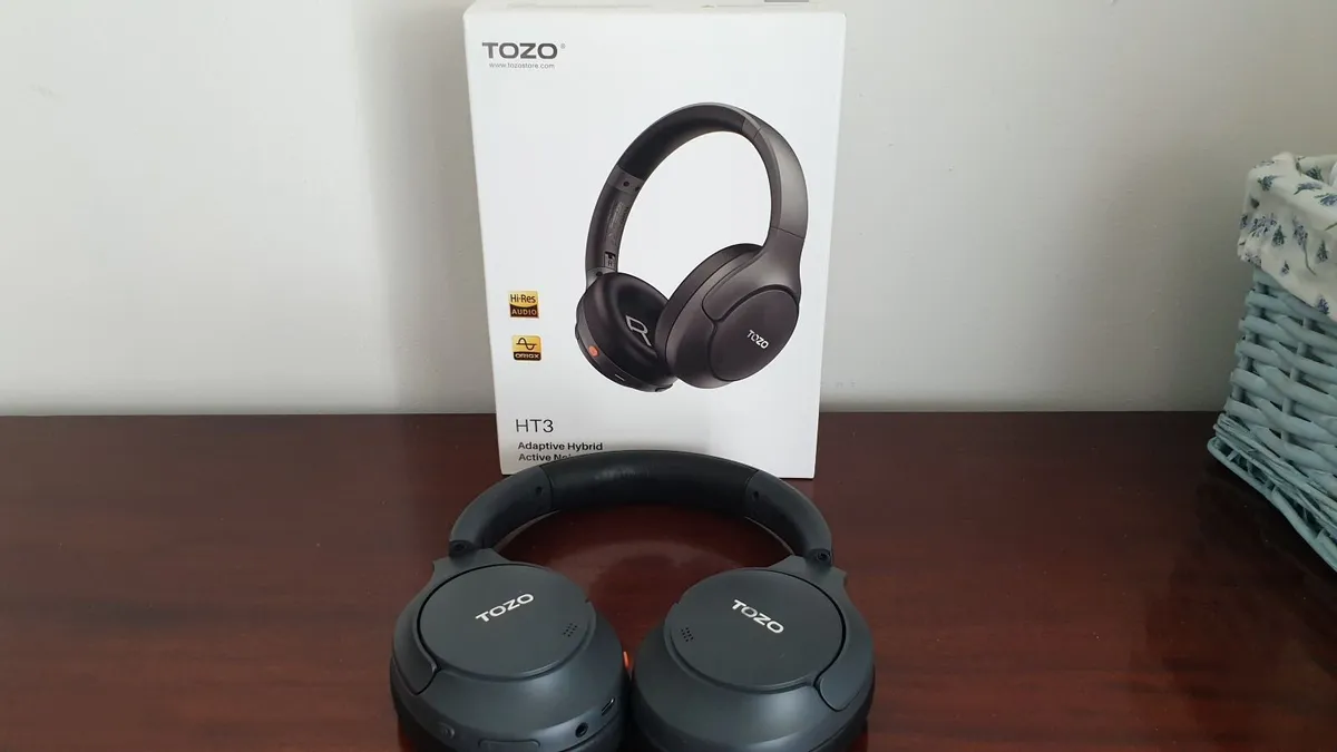Tozo HT 3 over ear headphones - Image 2