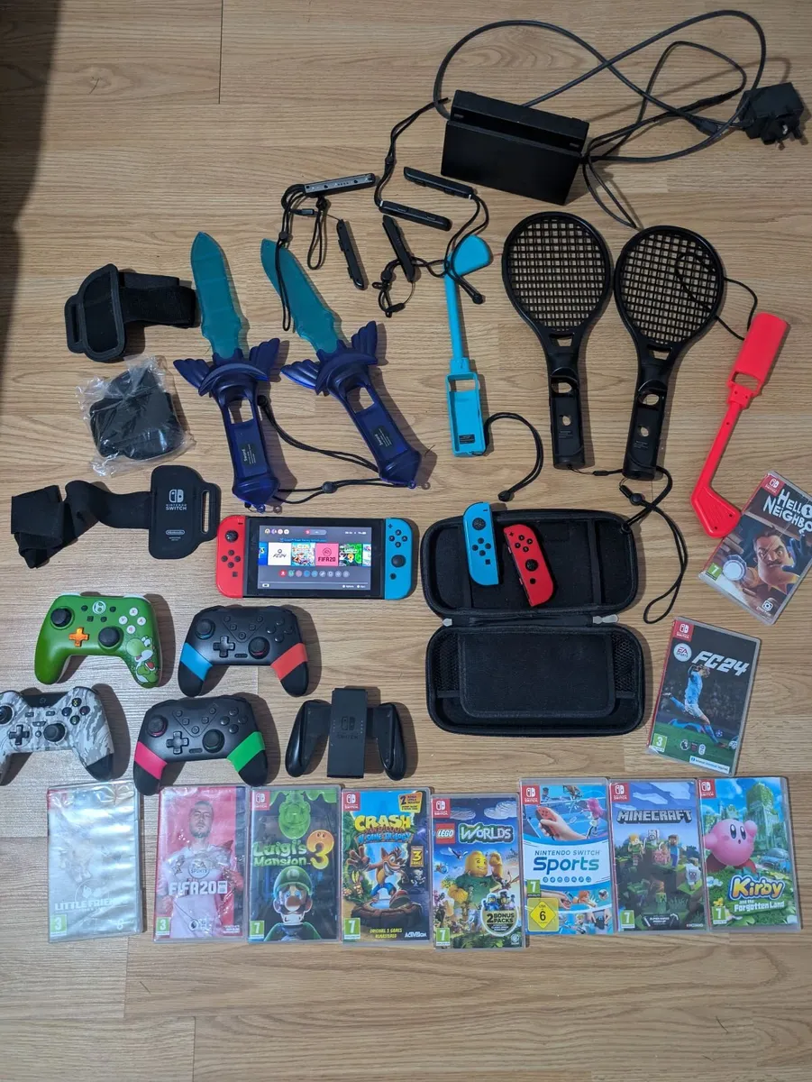 Nintendo Swith Bundle including 10 games and sport - Image 1