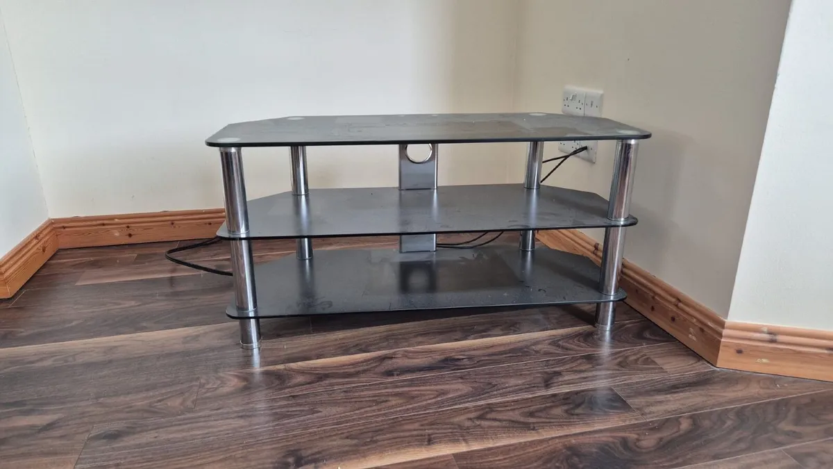 House furniture to clear due to sale - Image 3