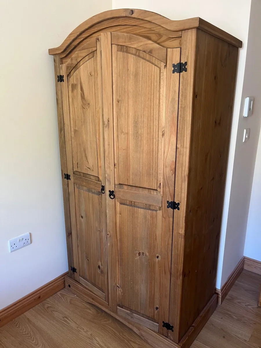 furniture to clear due to sale - Image 3