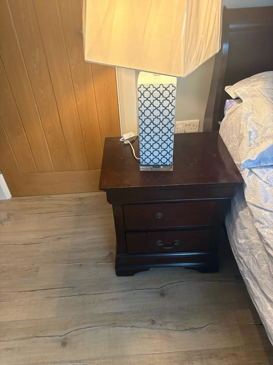 King size bed, two lockers, chest of drawers - Image 2