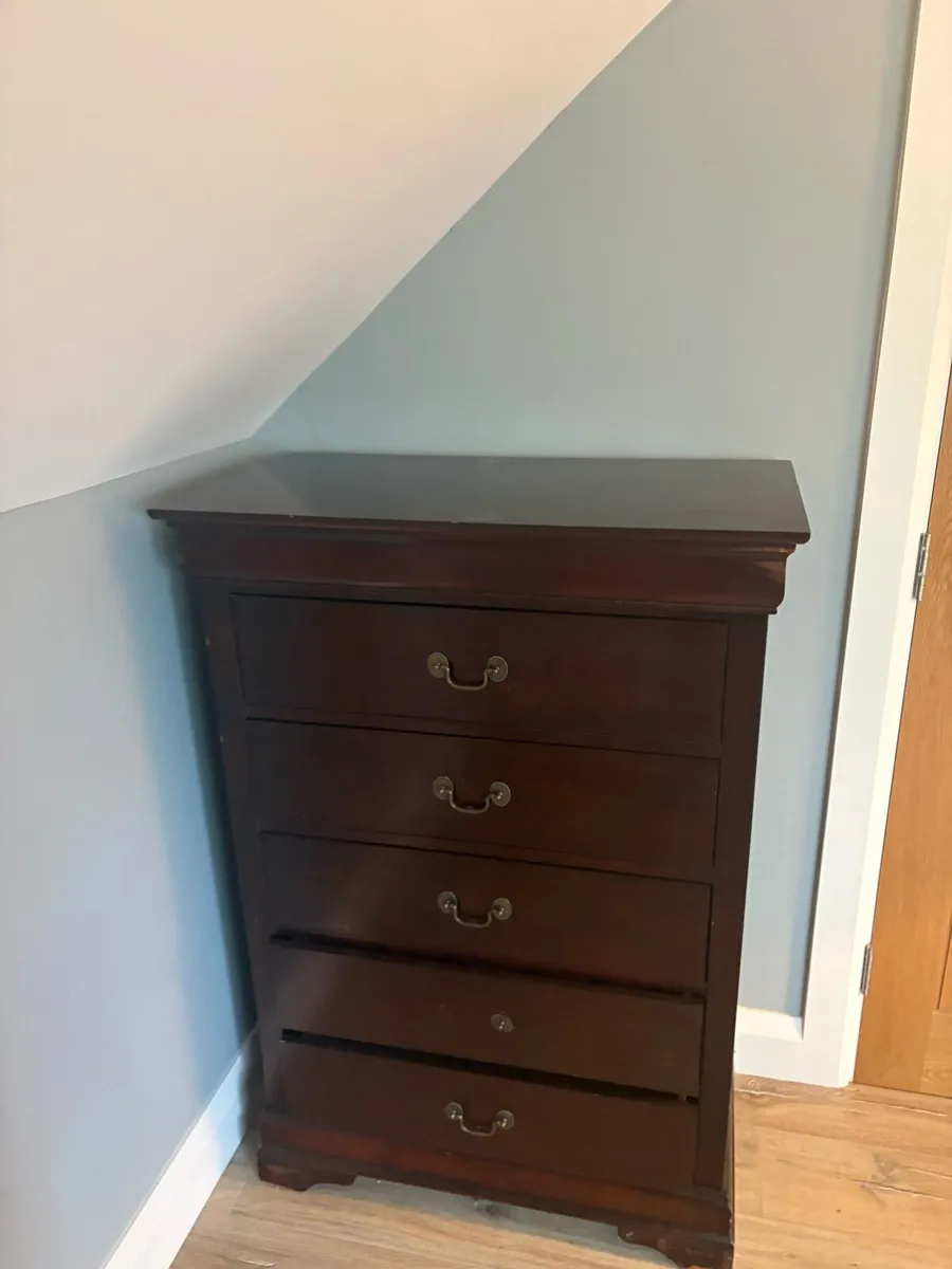 King size bed, two lockers, chest of drawers - Image 4