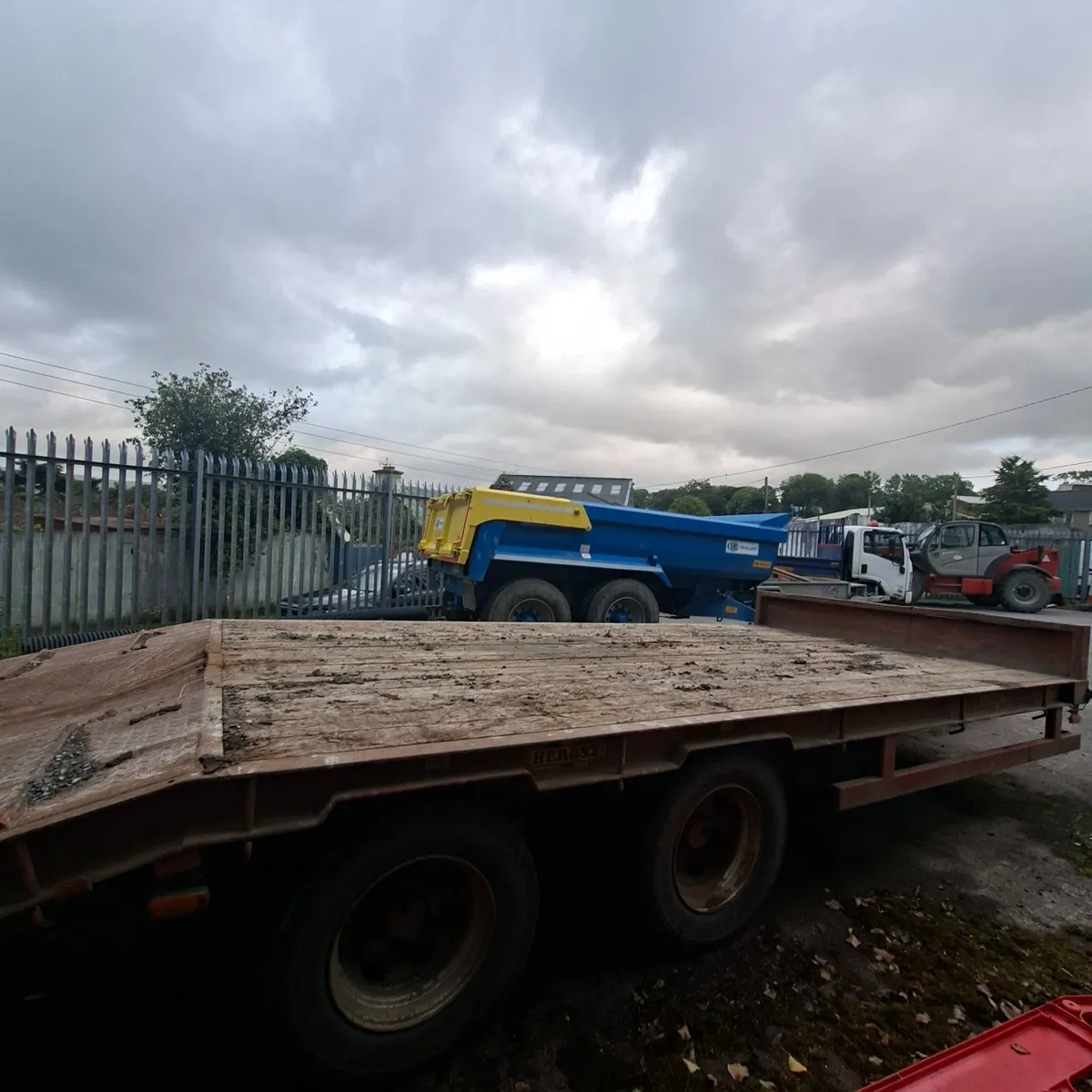 Low loader - Image 1