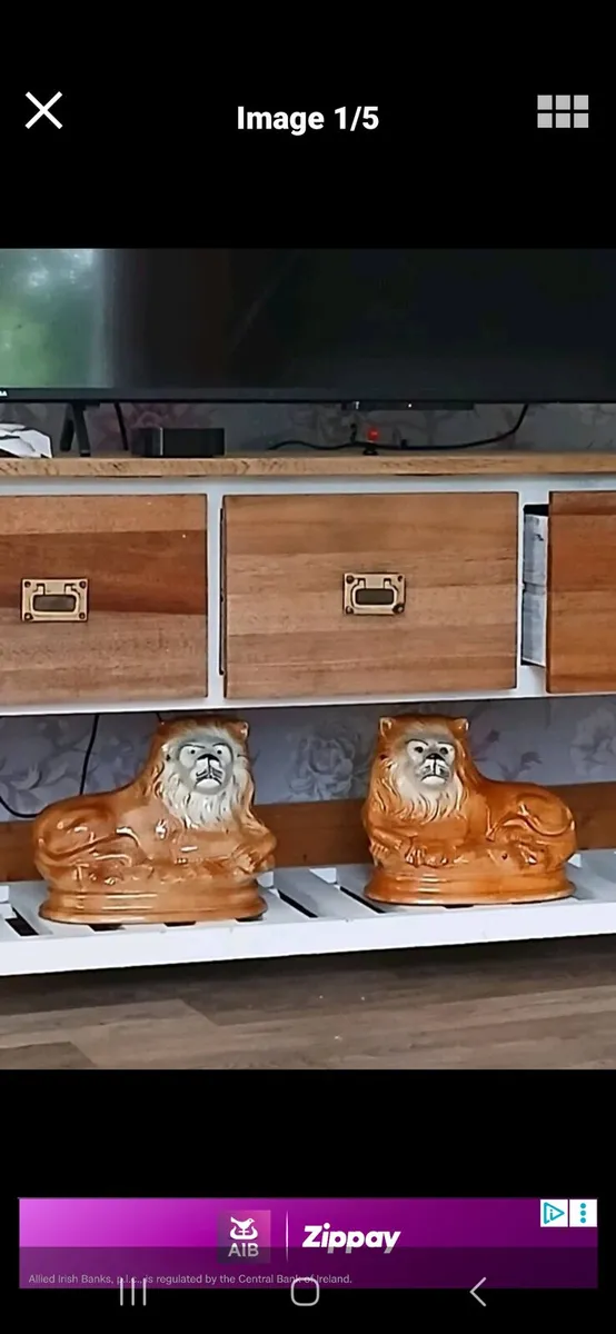 2 mantel lions - Image 1