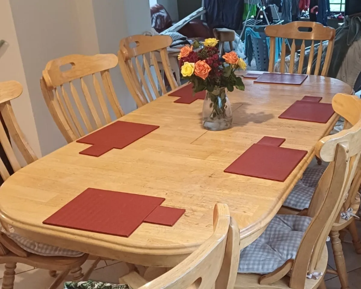 Dining table - Image 1