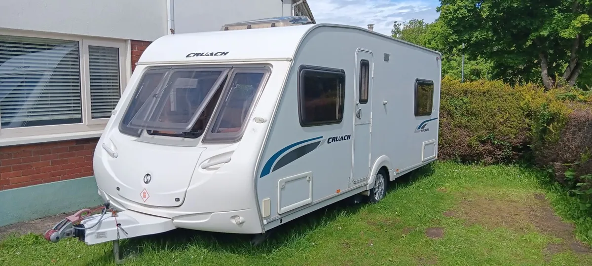 Caravan 4berth fixed double bed - Image 3