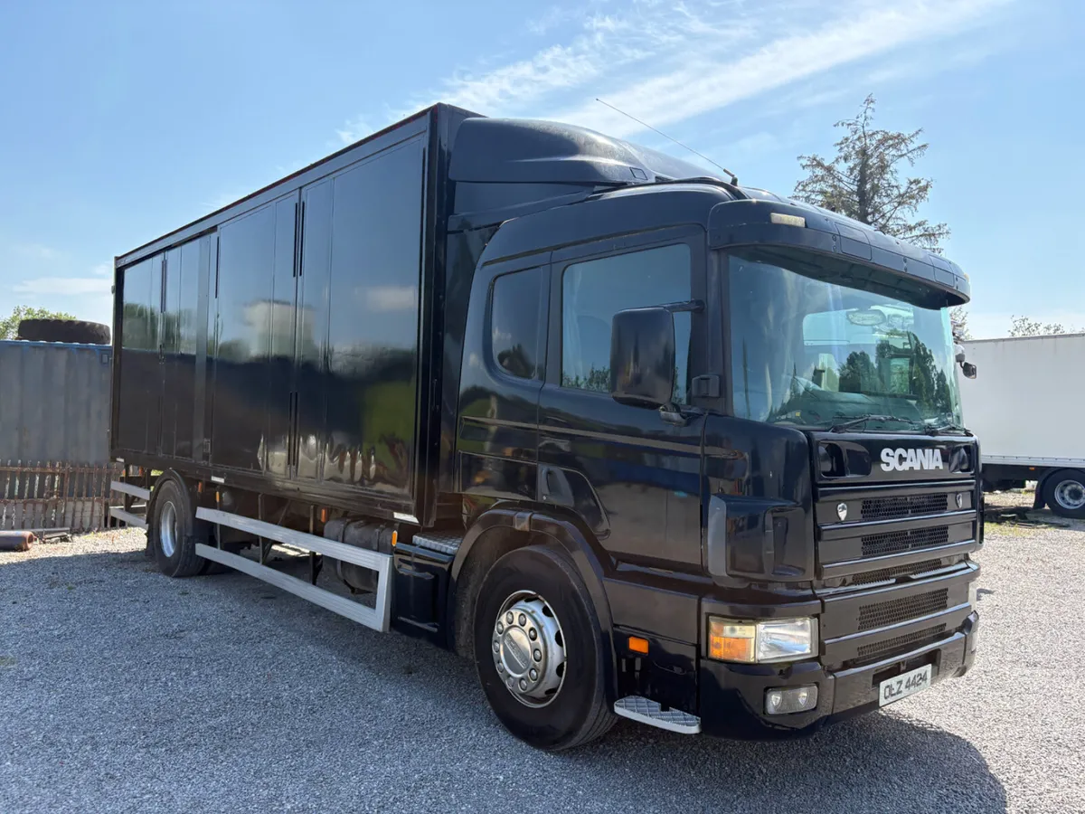 1999 Scania 94D -230 26Ft Box Lorry - Image 1