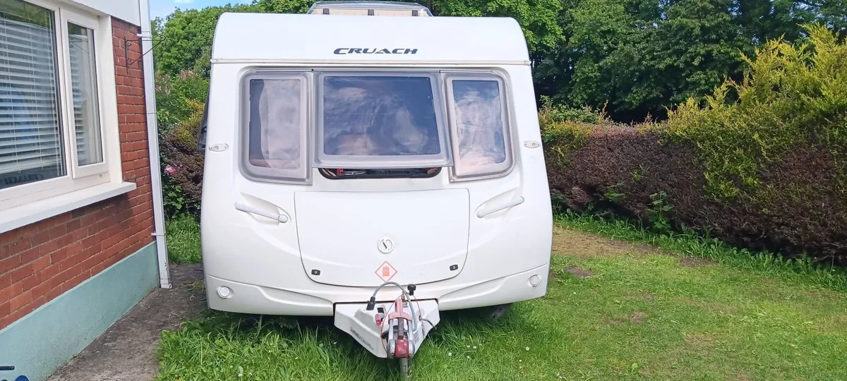 Caravan 4berth fixed double bed - Image 4