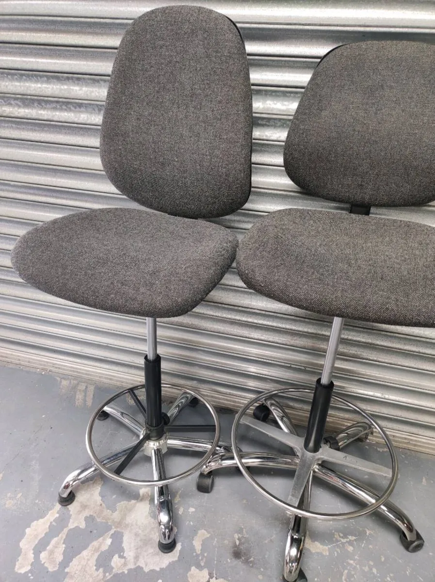 OMS Italy - Ergonomic High spec high chairs - Image 4