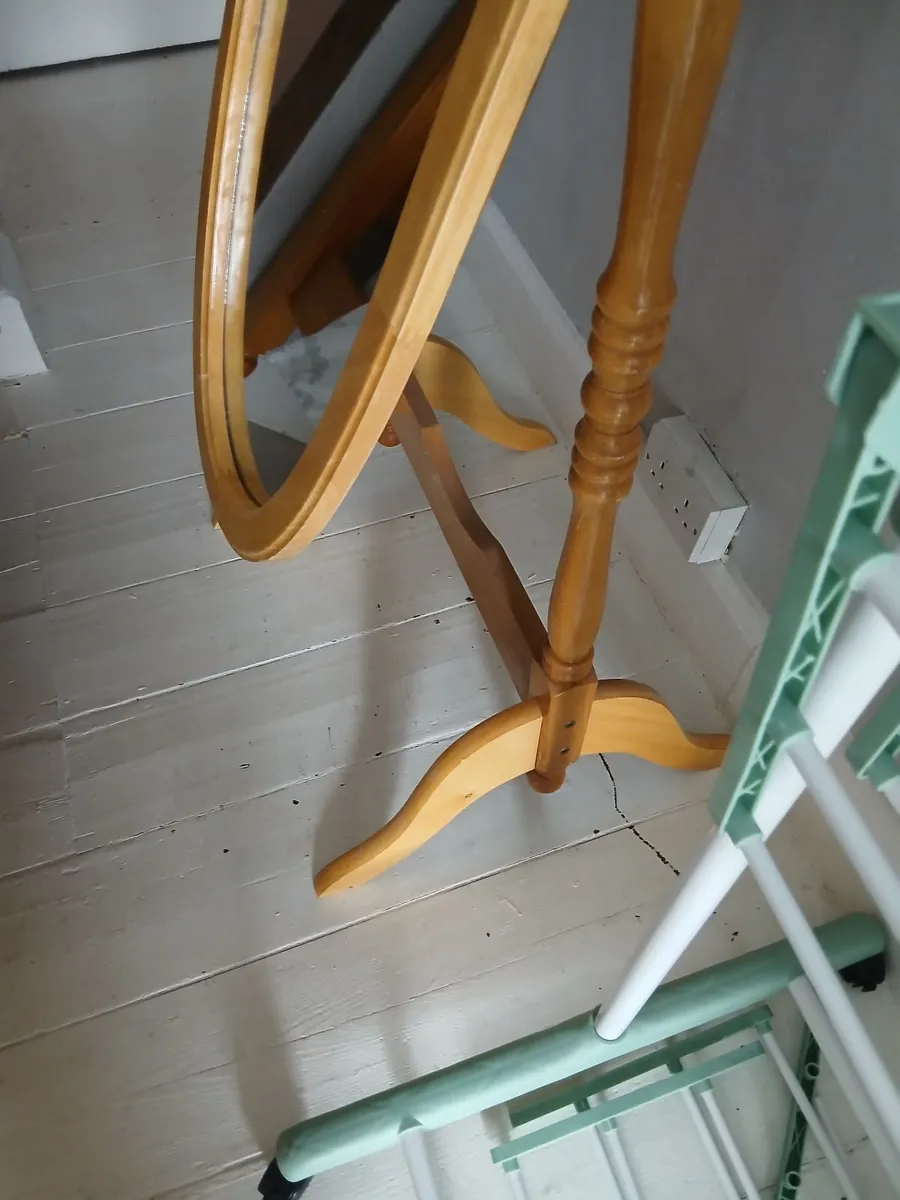 Great adjusting bedroom mirror on stand - Image 3