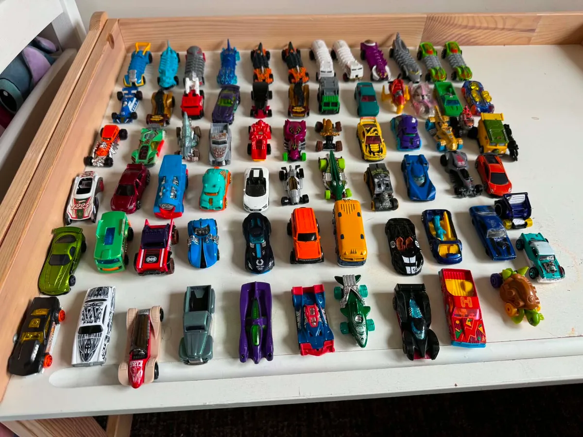 Hit Wheels cars and garage - Image 2