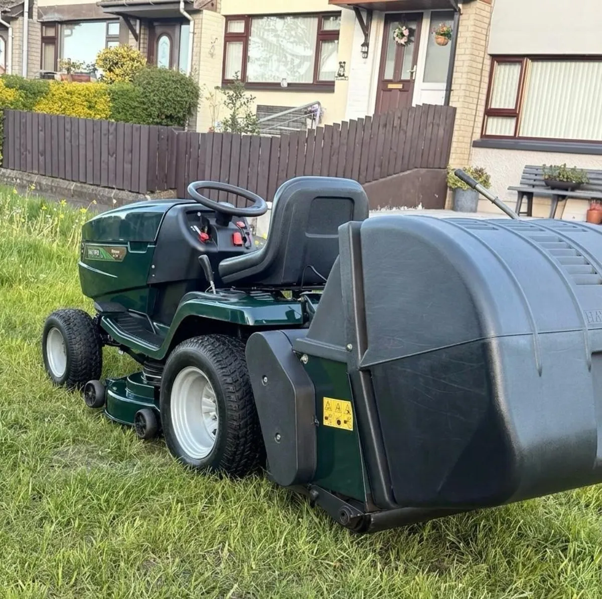 Hayter ride on lawnmower - Image 3