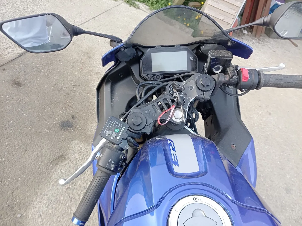 YAMAHA R3 - Image 2