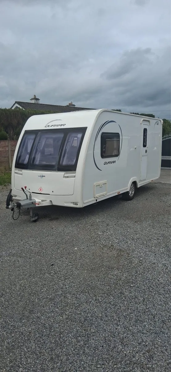 2014 2 BERTH LUNAR QUASAR TOURING CARAVAN. - Image 1