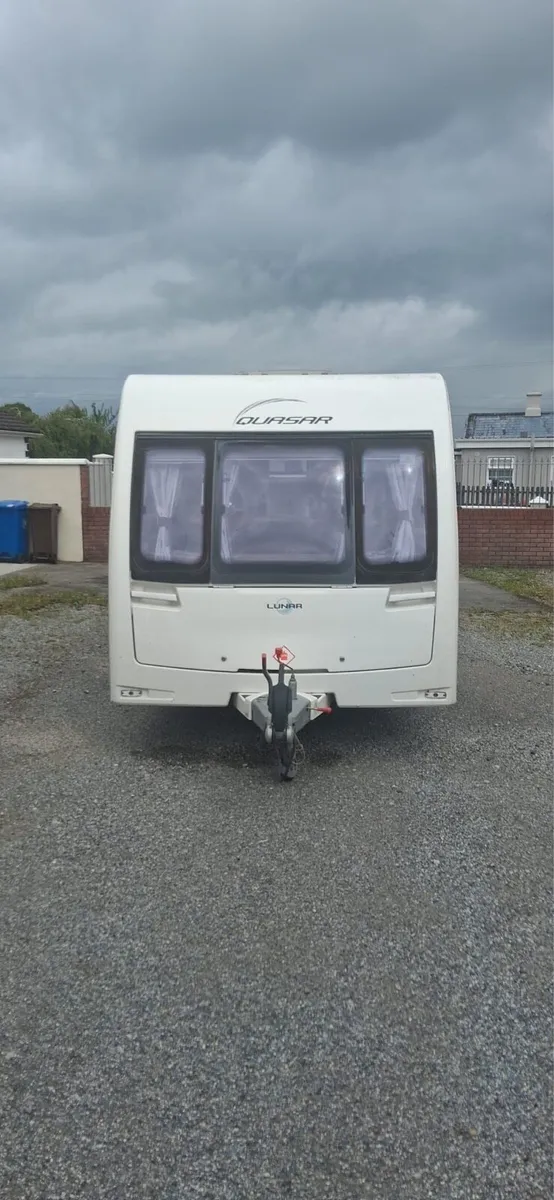 2014 2 BERTH LUNAR QUASAR TOURING CARAVAN. - Image 2