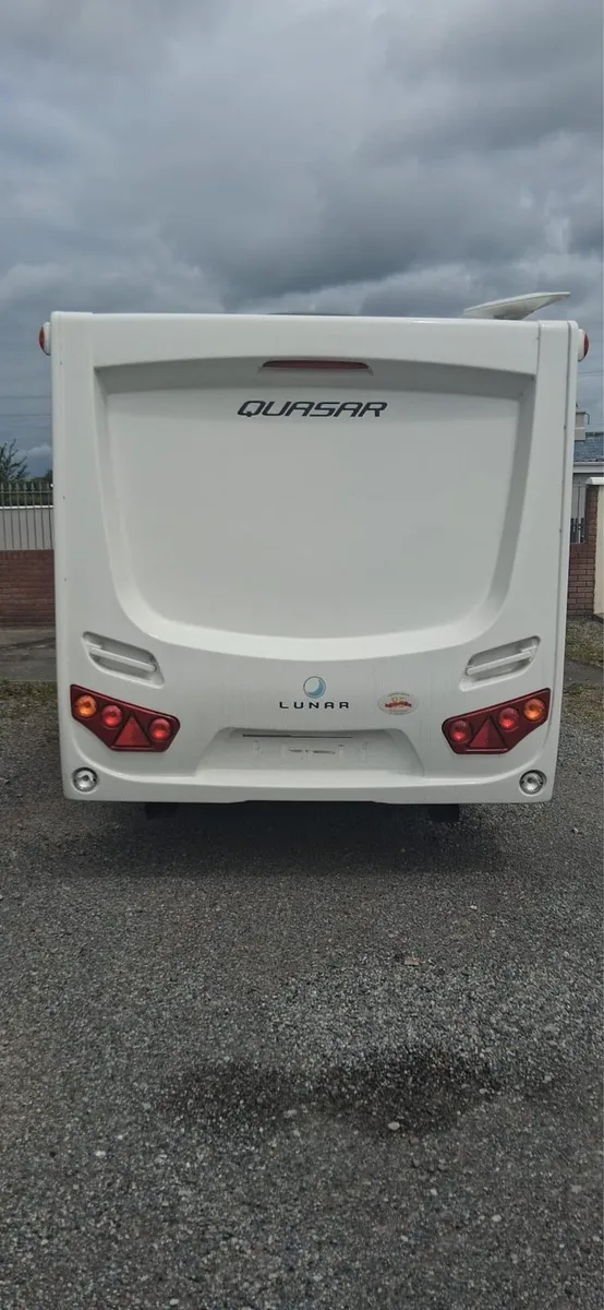 2014 2 BERTH LUNAR QUASAR TOURING CARAVAN. - Image 4