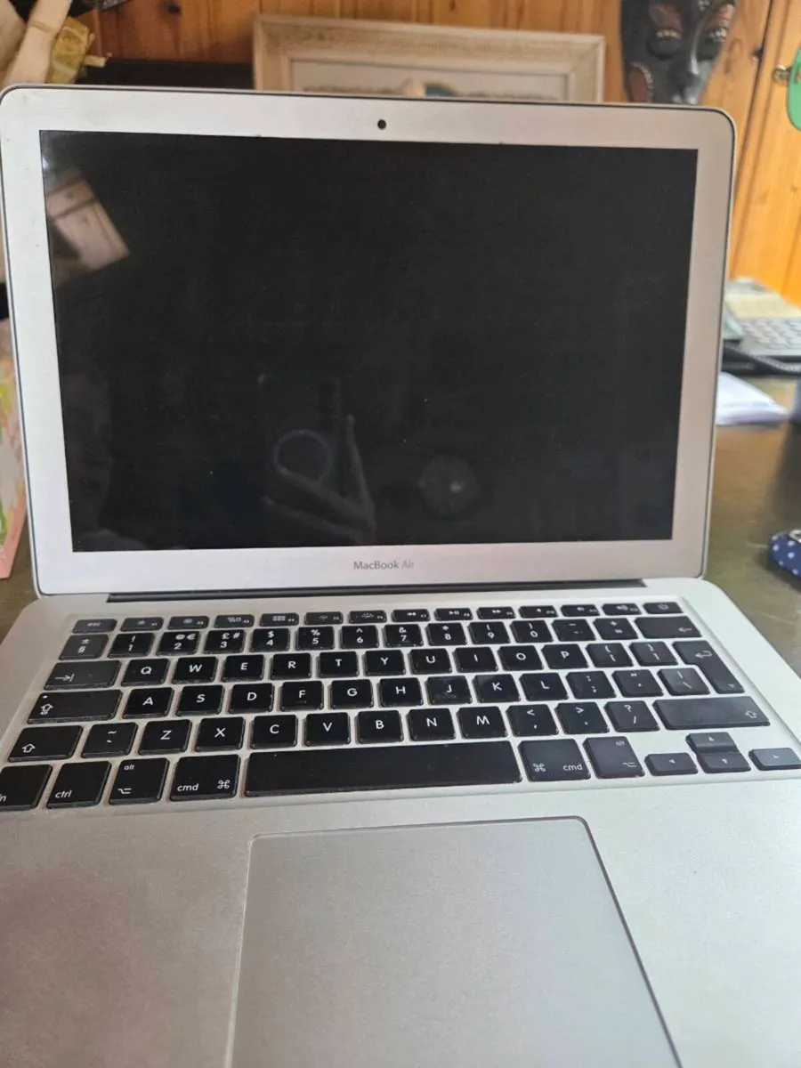 MacBook Air - Image 2