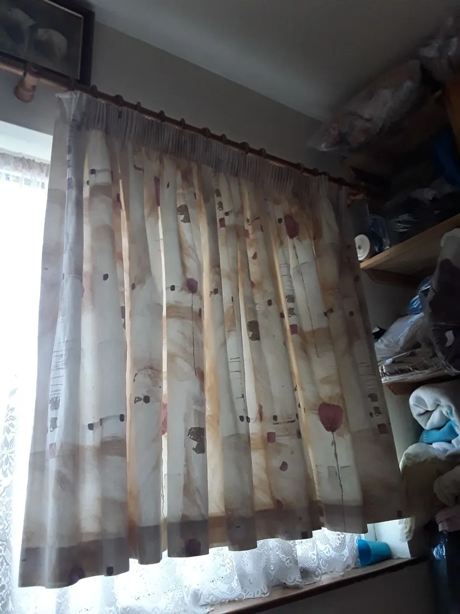 Good condition pastel coloured drapes - Image 1