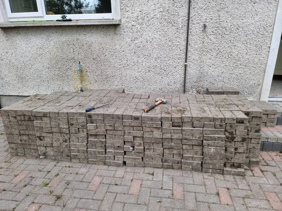 2000+ Patio blocks - Image 1