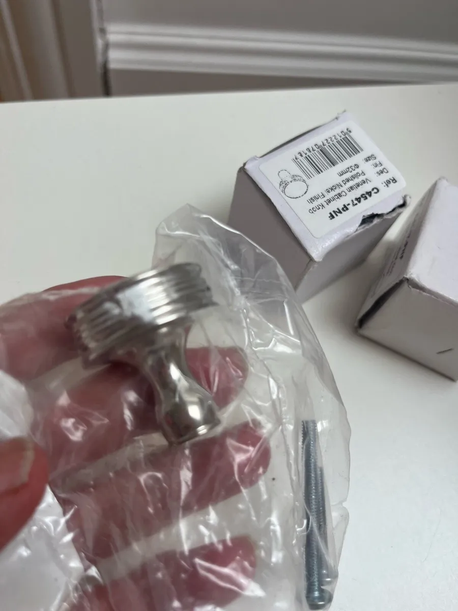 Cabinet knobs x 3 - Image 4