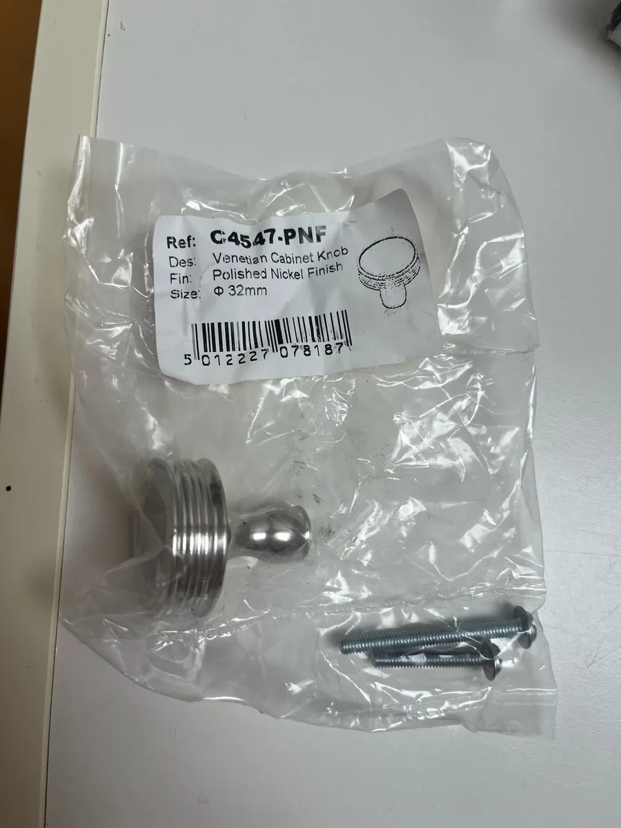 Cabinet knobs x 3 - Image 3
