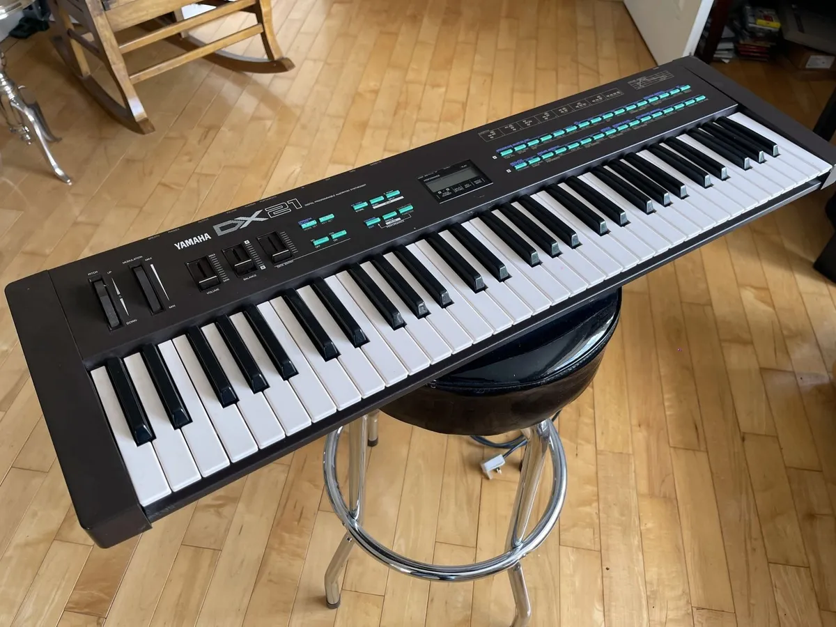 Yamaha DX-21 Synthesizer very clean - Image 1
