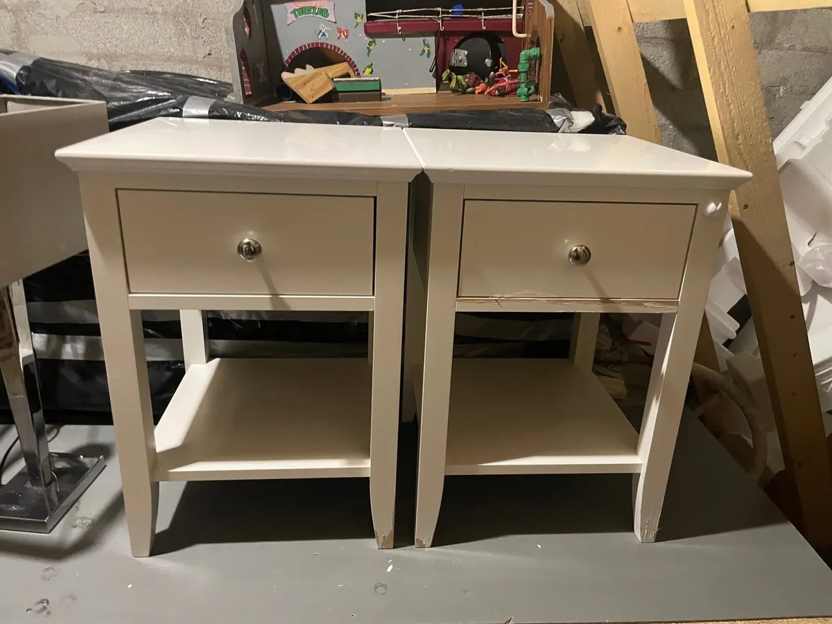 Bedside table