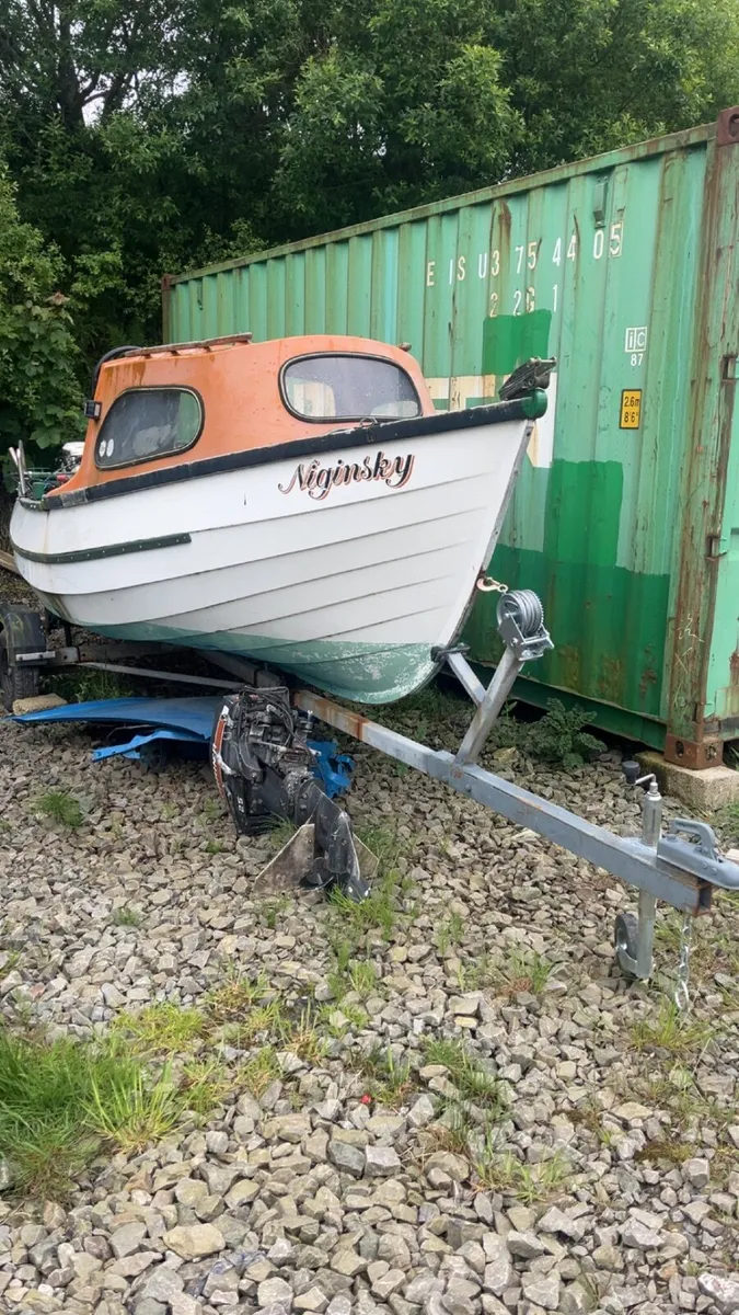 17ft boat  and trailer - Image 1