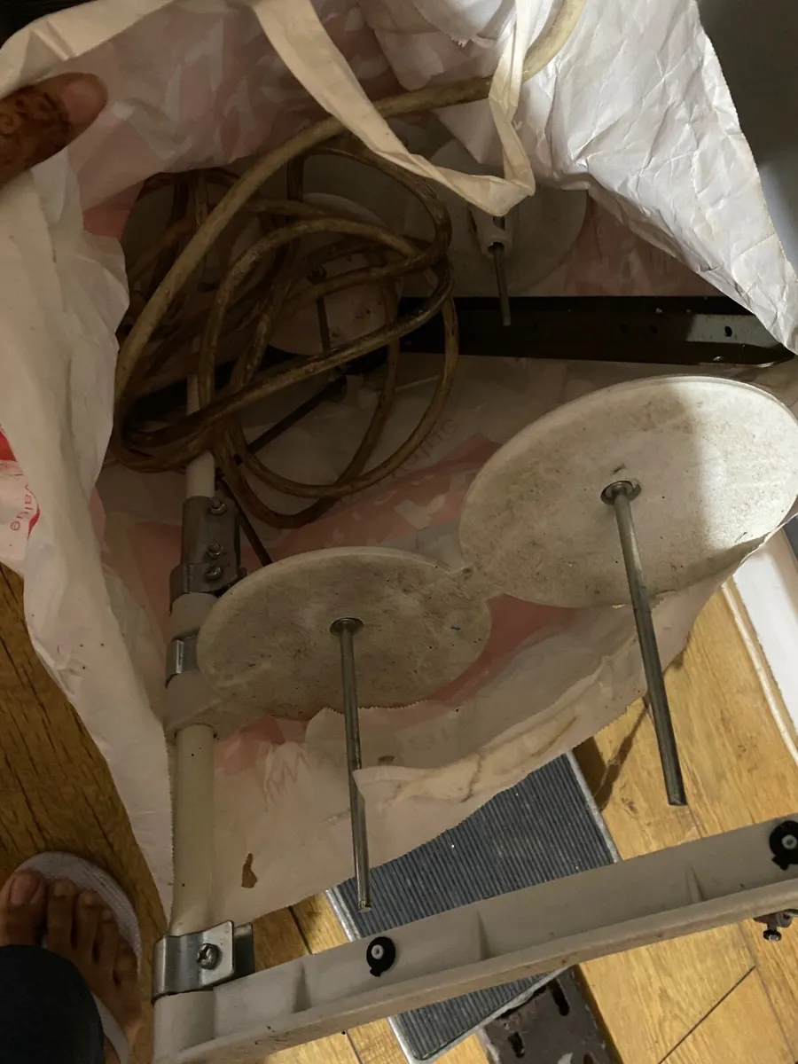 Overlocker Sewing machine - Image 3