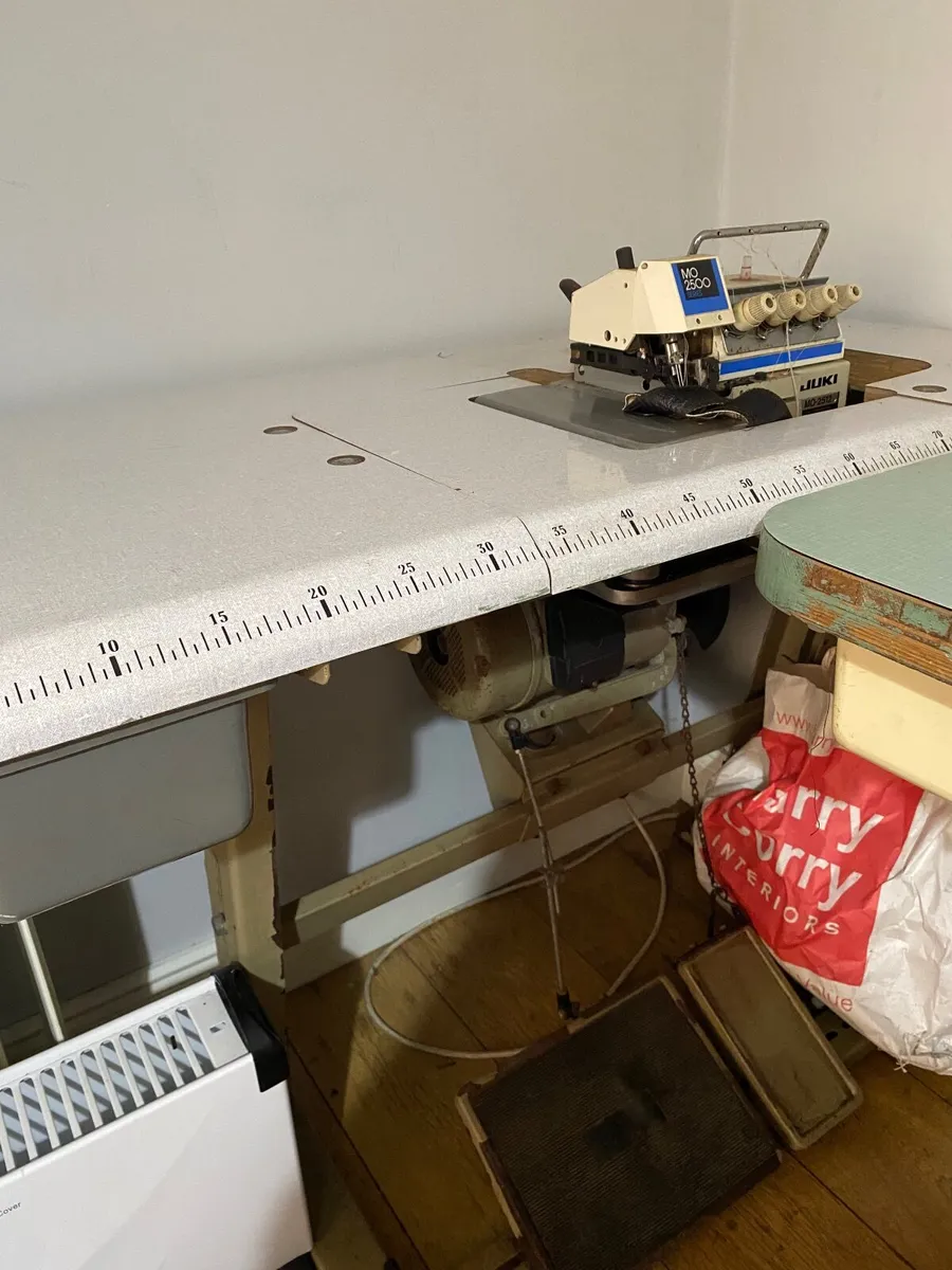 Overlocker Sewing machine - Image 4