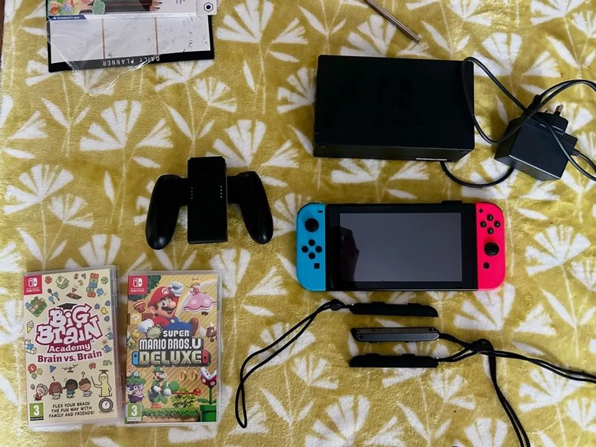 Nintendo Switch Console V2 (Improved Battery) - Image 1