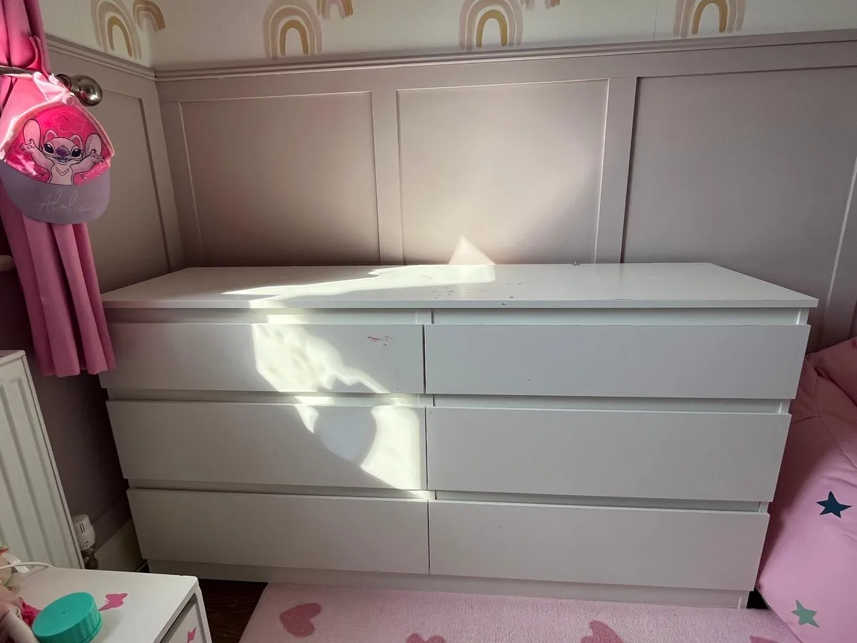 Chest of drawers - Image 1