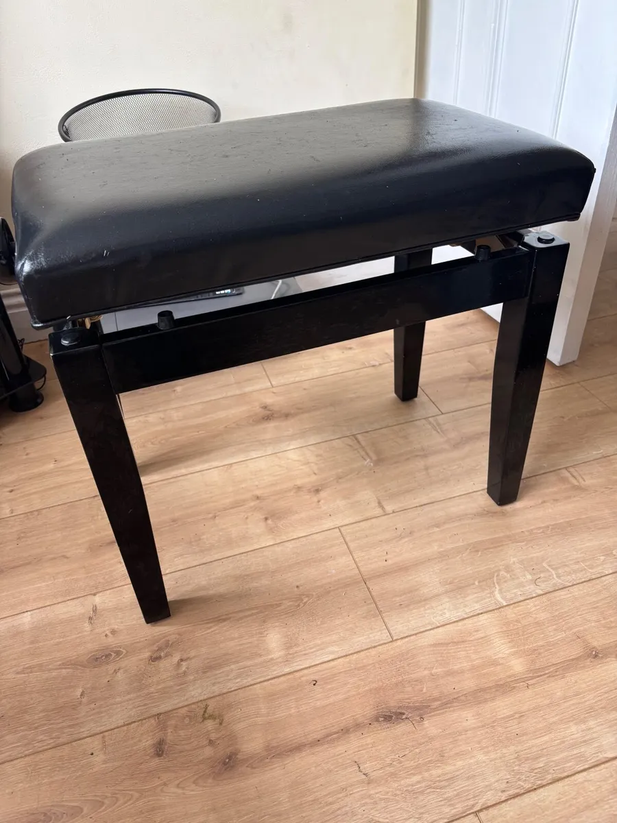 Piano stool