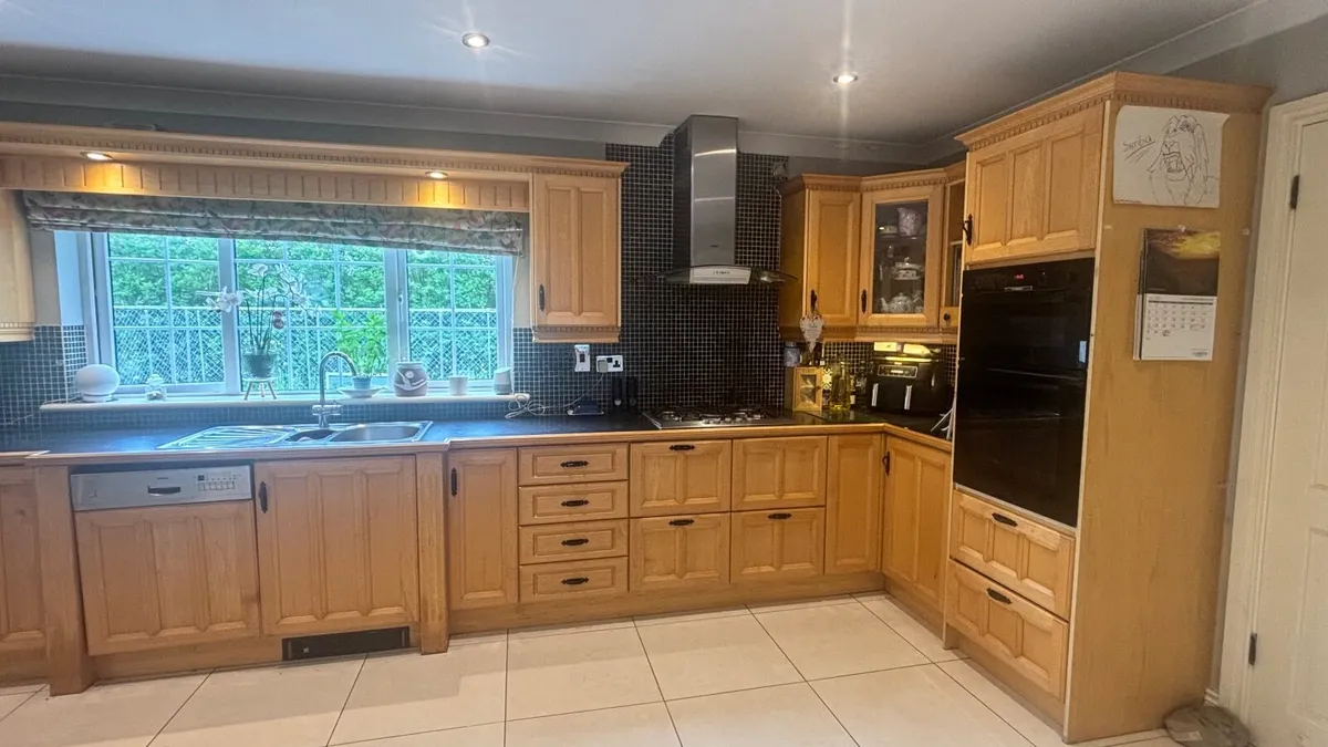 Solid Maple Fitted Kitchen with Dresser Unit – €1, - Image 4