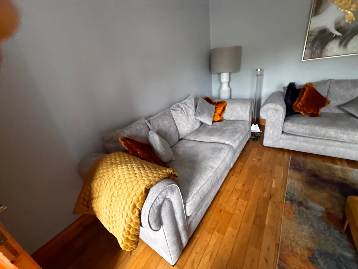 Suite of furniture - Image 2