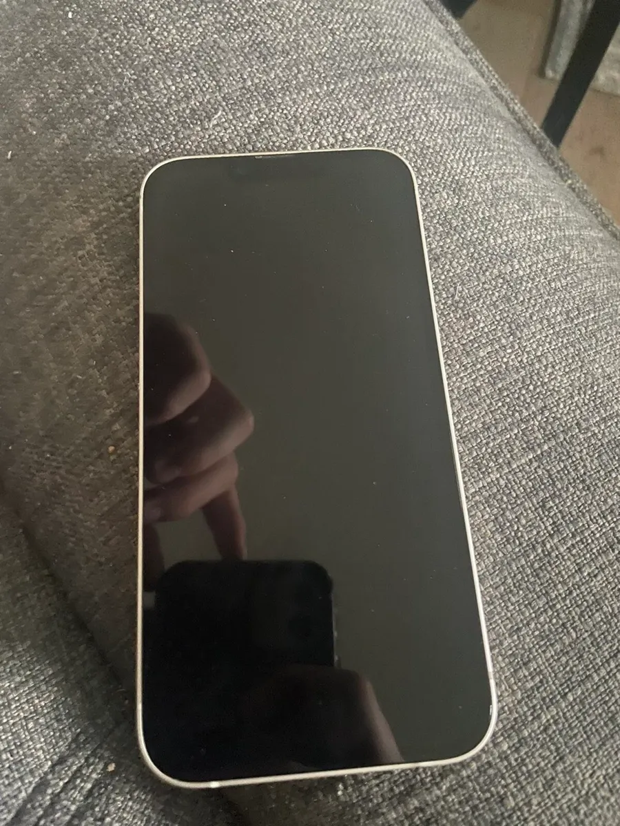 iPhone 13 - Image 2