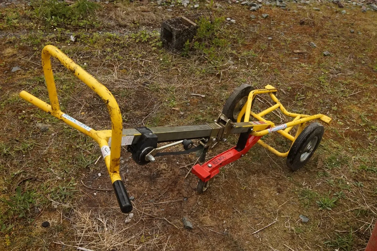 Manuvit 350kg drum handling trolley - Image 1