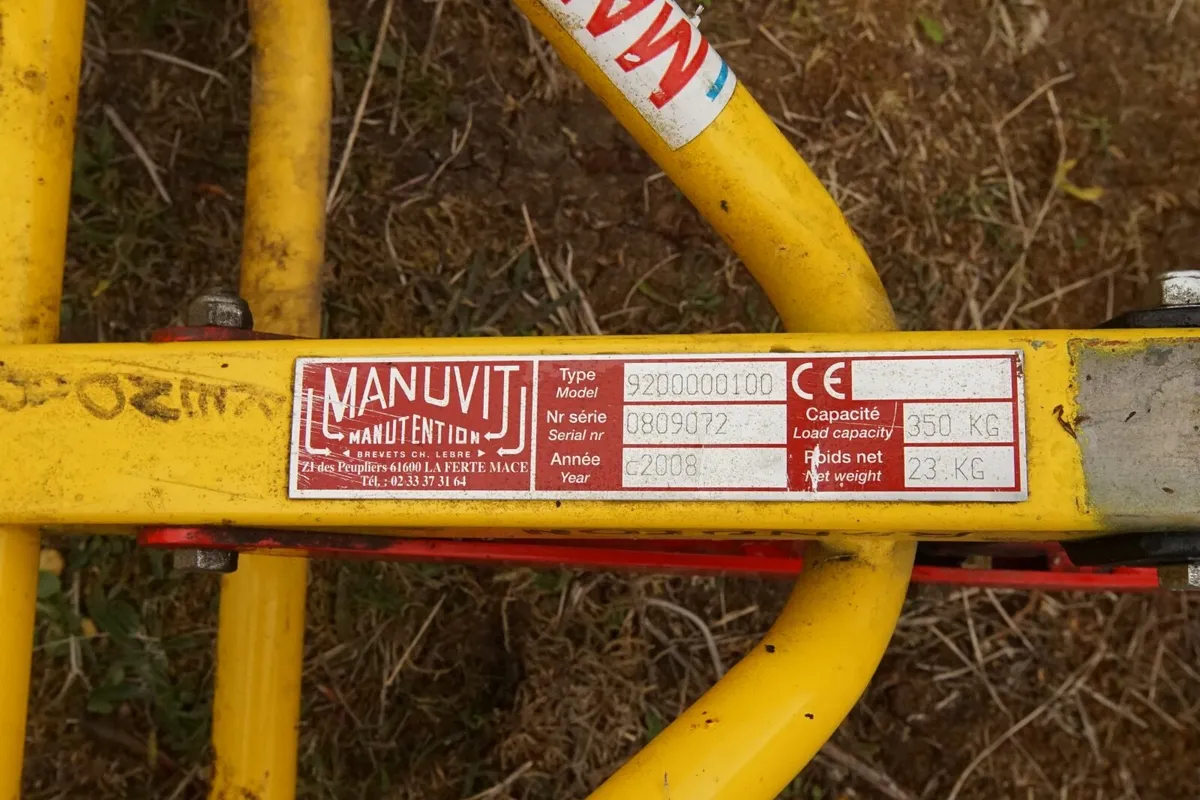 Manuvit 350kg drum handling trolley - Image 3